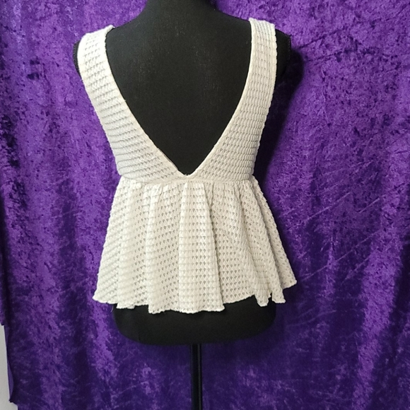 🛍NWOT Urban outfitters top - Picture 3 of 3